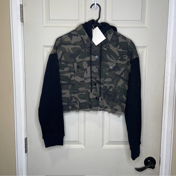 KanCan Women’s Cropped Camo Green Jacket Sz S - Picture 1 of 4
